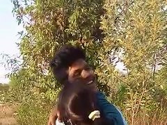 Indian Girl Kissing Free Indian Kissing Porn Video B4